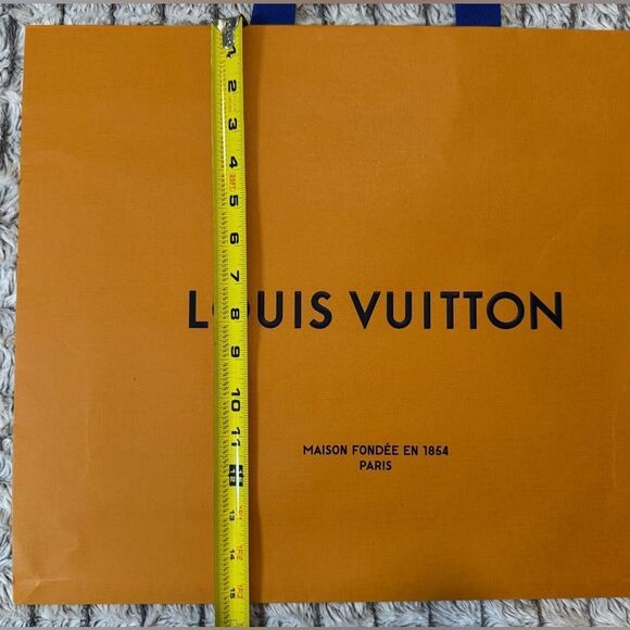 Louis Vuitton Signature Tote - Picture 3 of 5